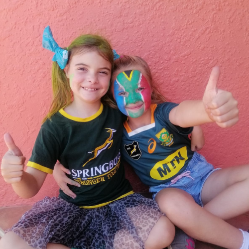 Kids thumbs up